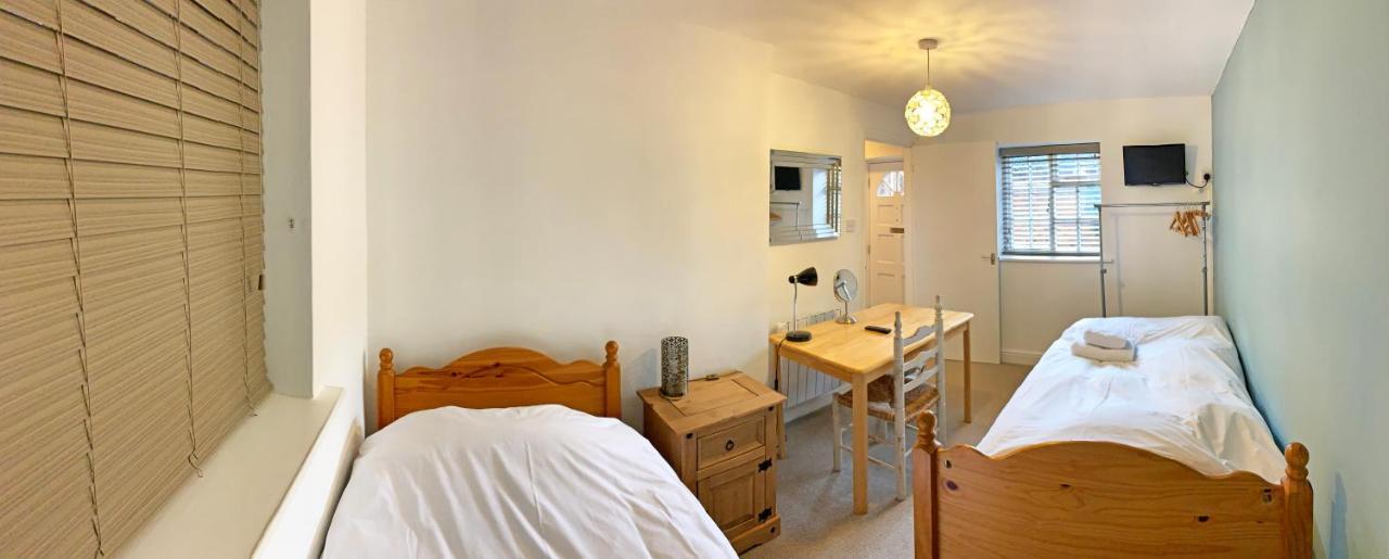 Glendower Guest Apartments Dereham エクステリア 写真