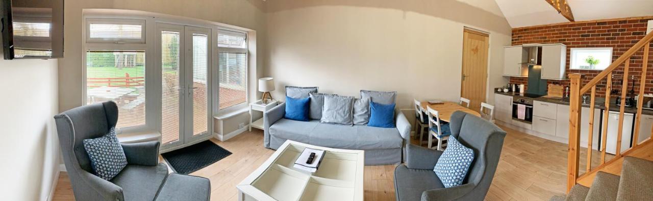 Glendower Guest Apartments Dereham エクステリア 写真