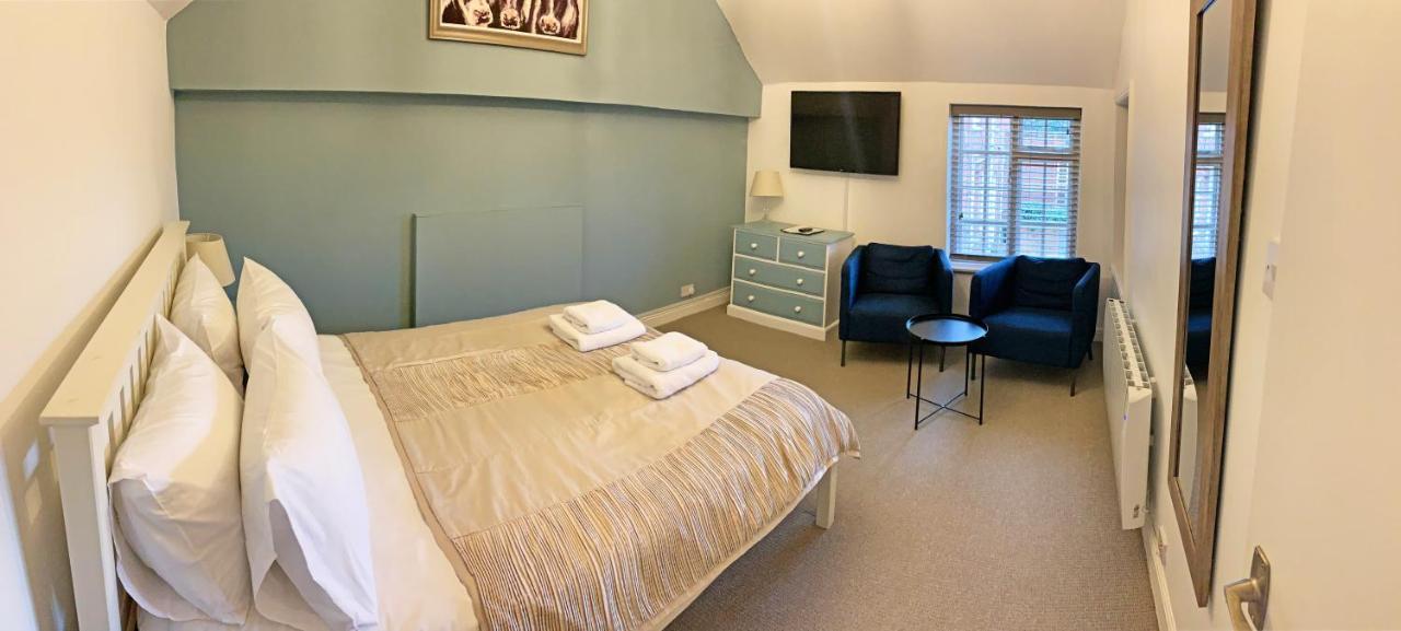 Glendower Guest Apartments Dereham エクステリア 写真