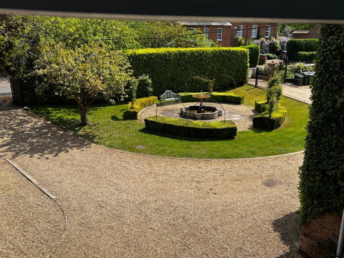 Glendower Guest Apartments Dereham エクステリア 写真