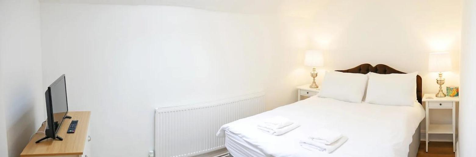 Glendower Guest Apartments Dereham エクステリア 写真