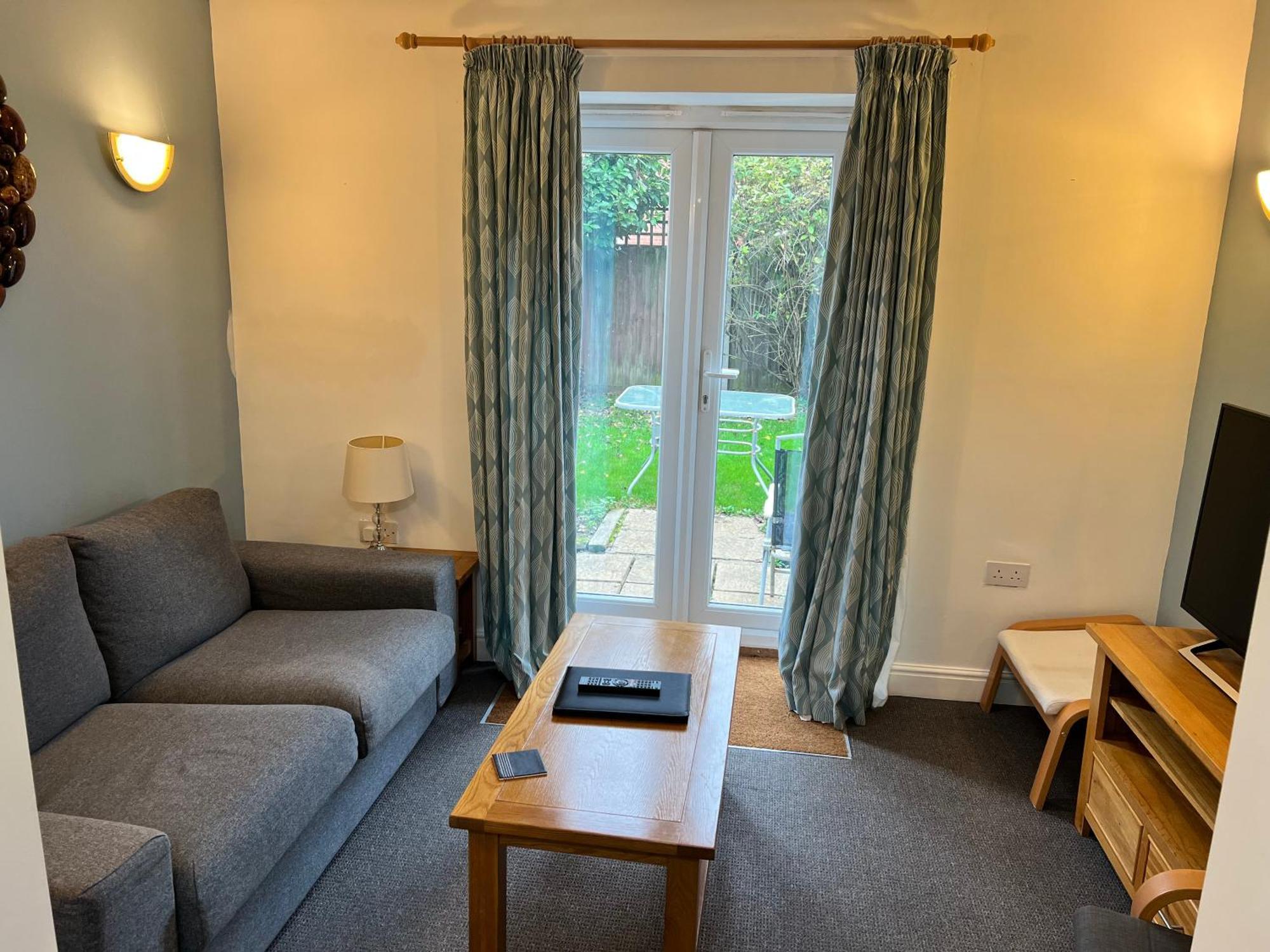 Glendower Guest Apartments Dereham エクステリア 写真