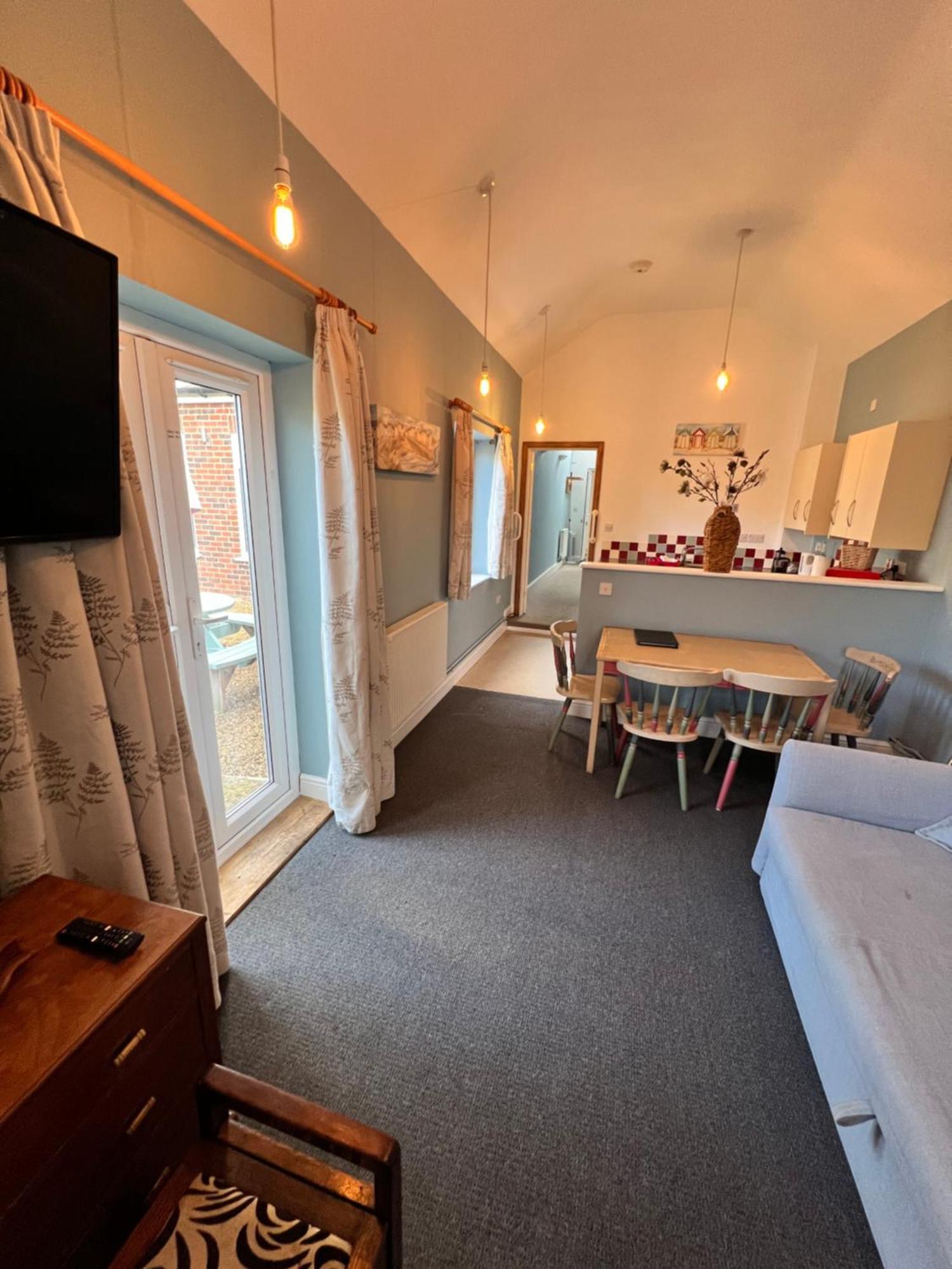 Glendower Guest Apartments Dereham エクステリア 写真