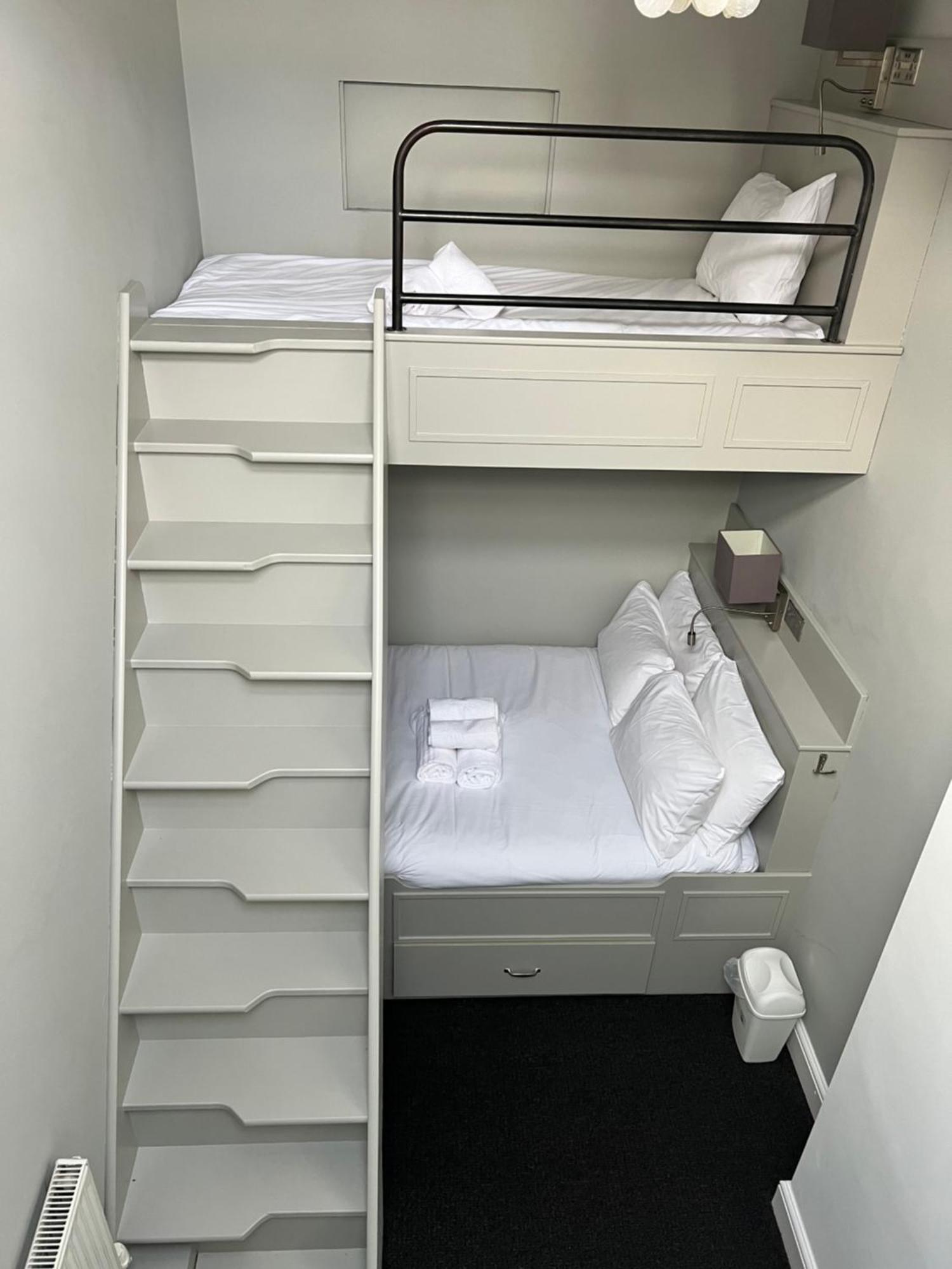 Glendower Guest Apartments Dereham エクステリア 写真
