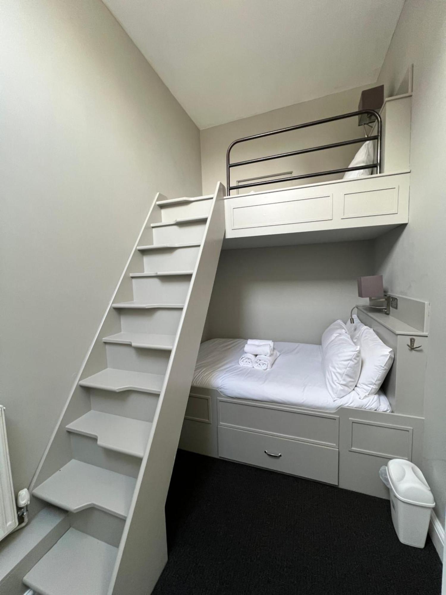 Glendower Guest Apartments Dereham エクステリア 写真