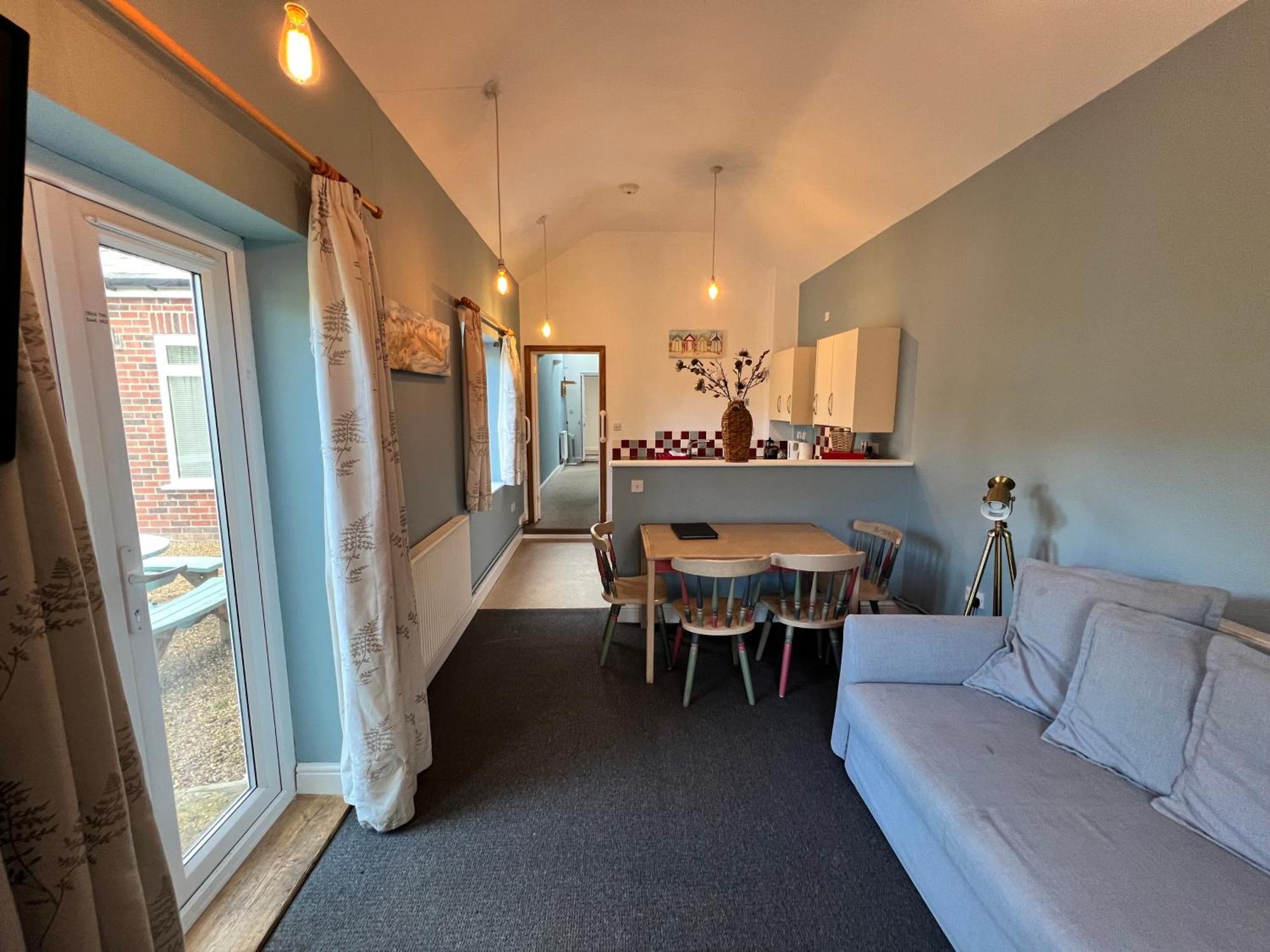 Glendower Guest Apartments Dereham エクステリア 写真