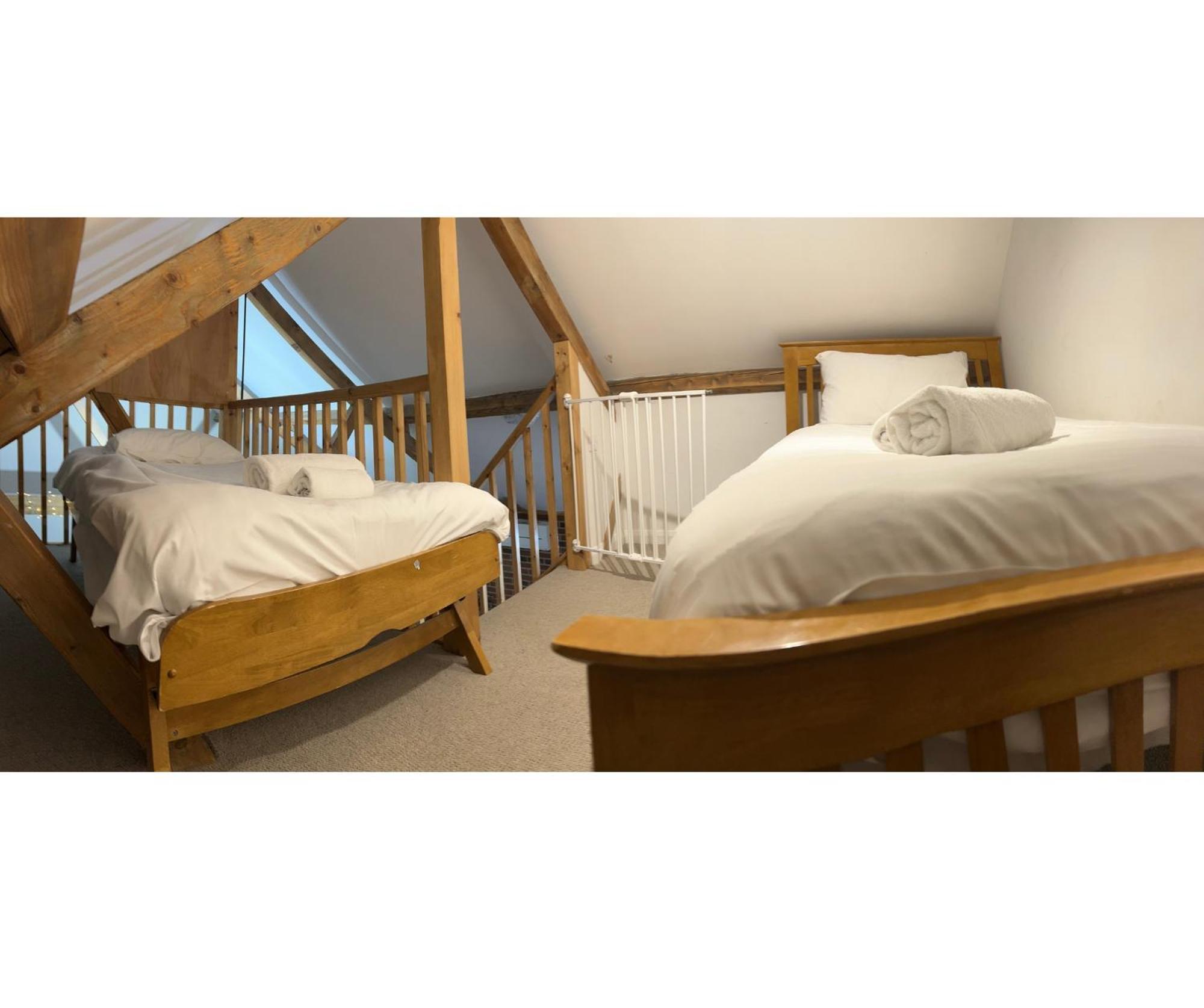 Glendower Guest Apartments Dereham エクステリア 写真