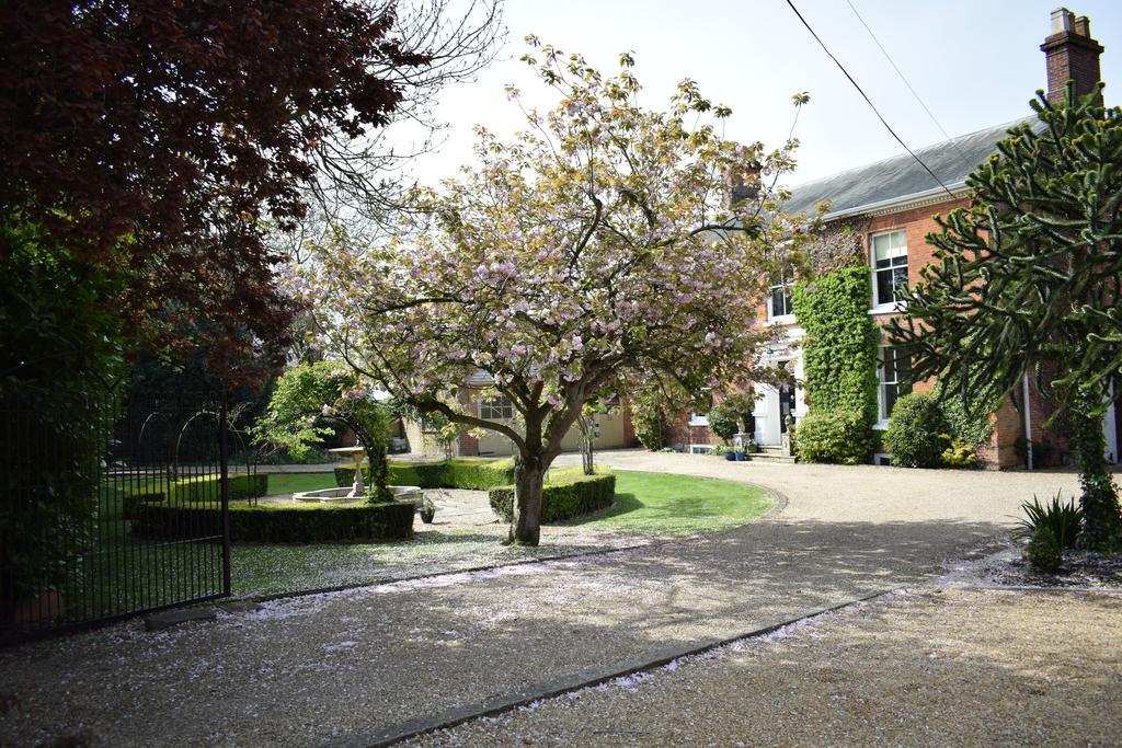 Glendower Guest Apartments Dereham エクステリア 写真