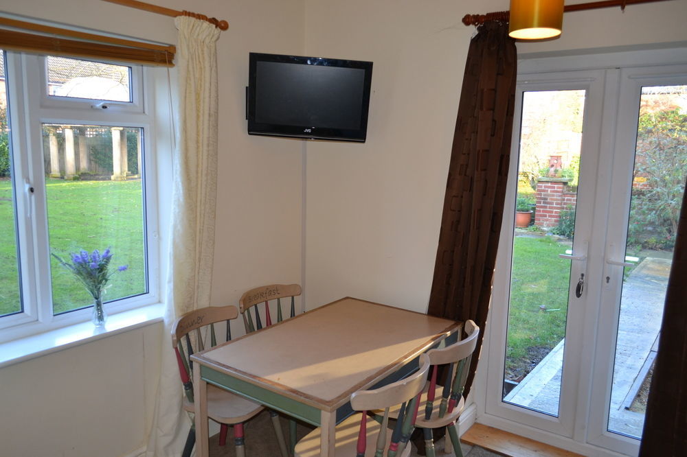 Glendower Guest Apartments Dereham エクステリア 写真