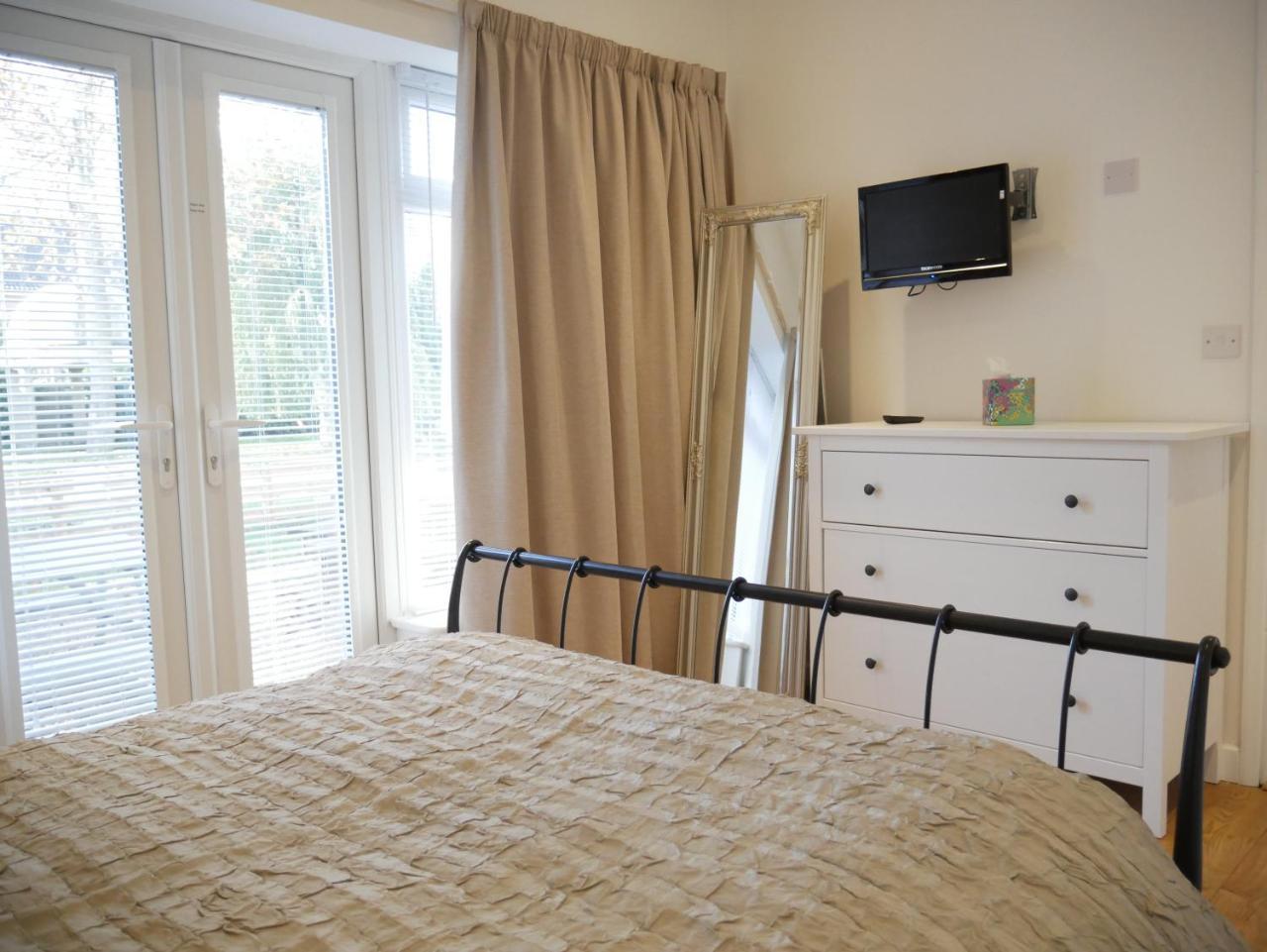 Glendower Guest Apartments Dereham エクステリア 写真