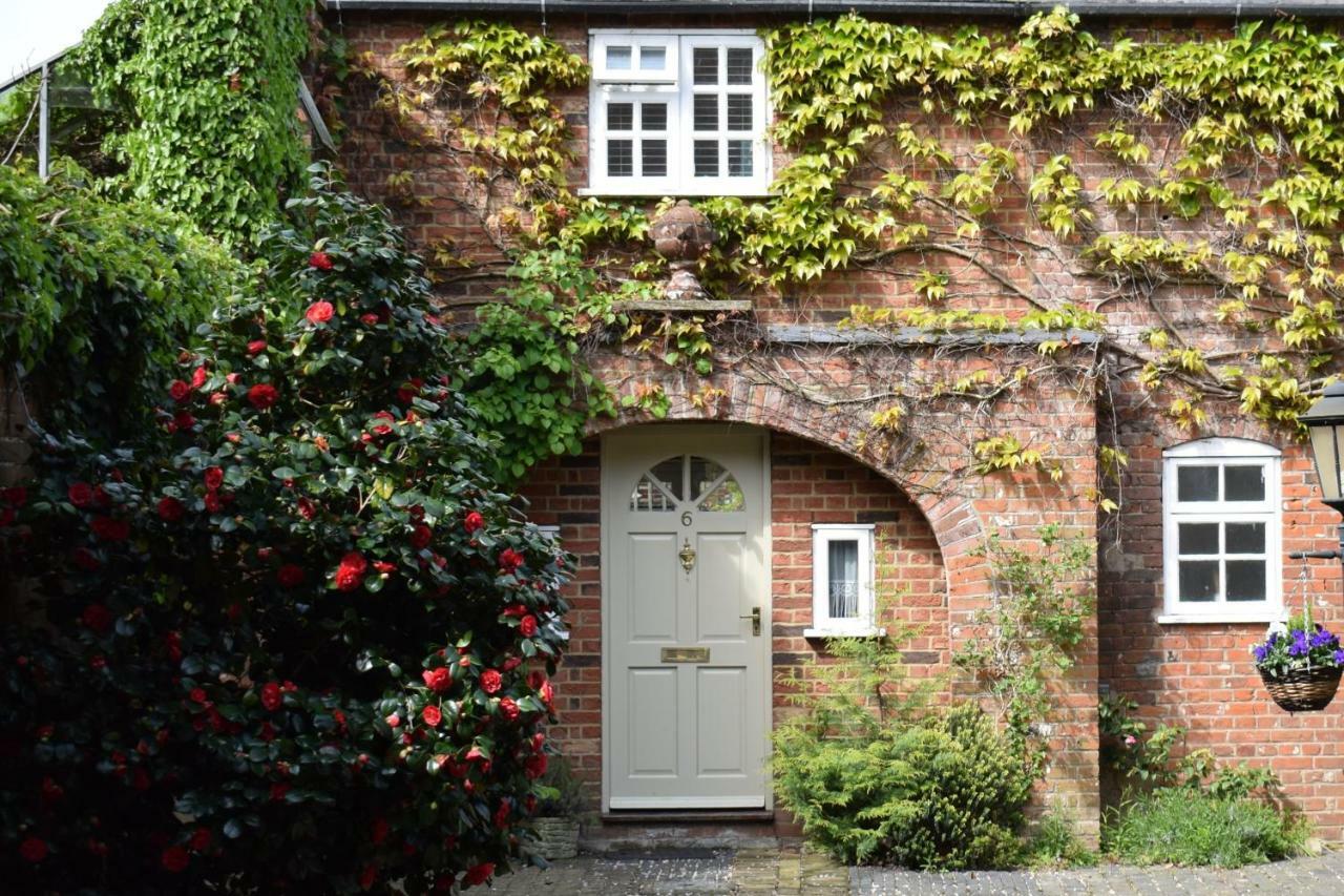 Glendower Guest Apartments Dereham エクステリア 写真